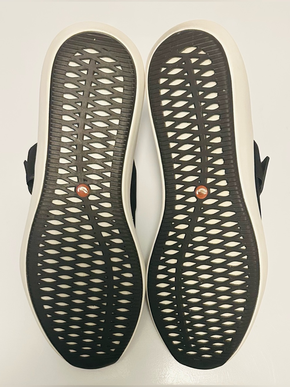 NWOT Clarks Unstructured Black Leather Hook & Loop Comfort Sneakers - Picture 4 of 5